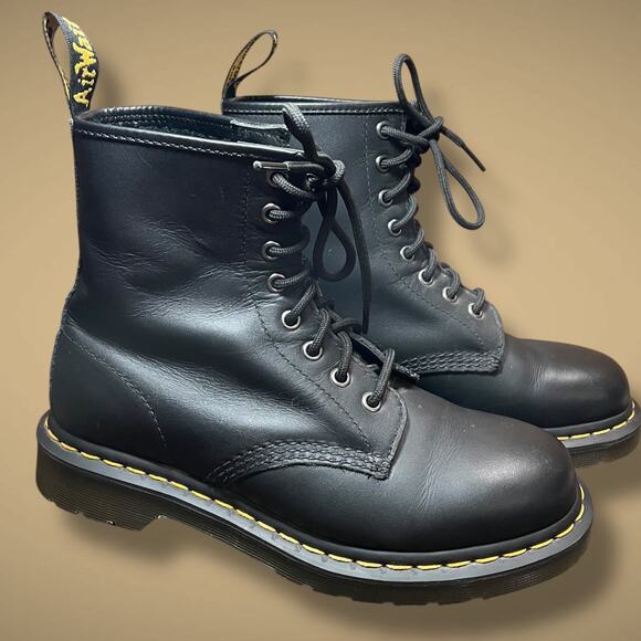 Women's DR. MARTENS Classic Black Smooth Leather Lace Up Combat Boots EUC - Picture 1 of 13